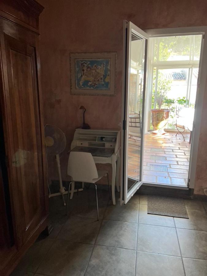 La Maison Sur La Place Aigues-Mortes Exteriör bild
