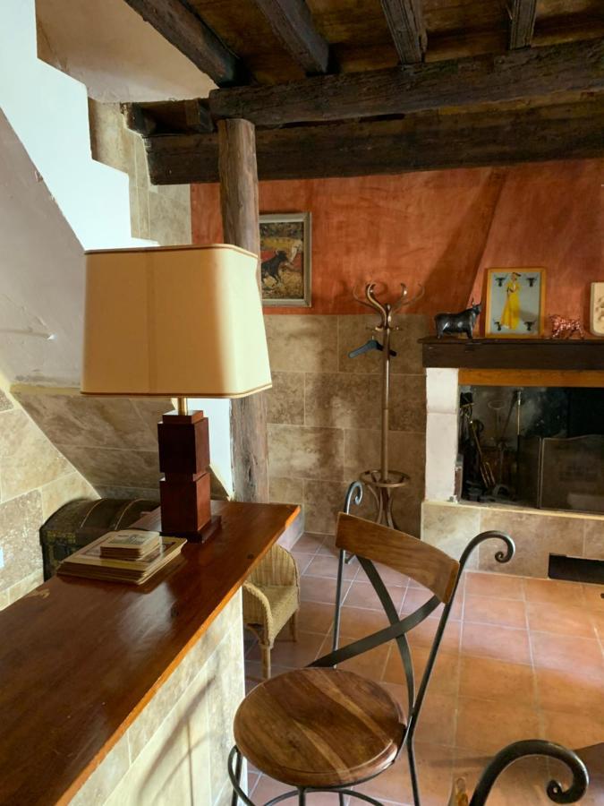 La Maison Sur La Place Aigues-Mortes Exteriör bild
