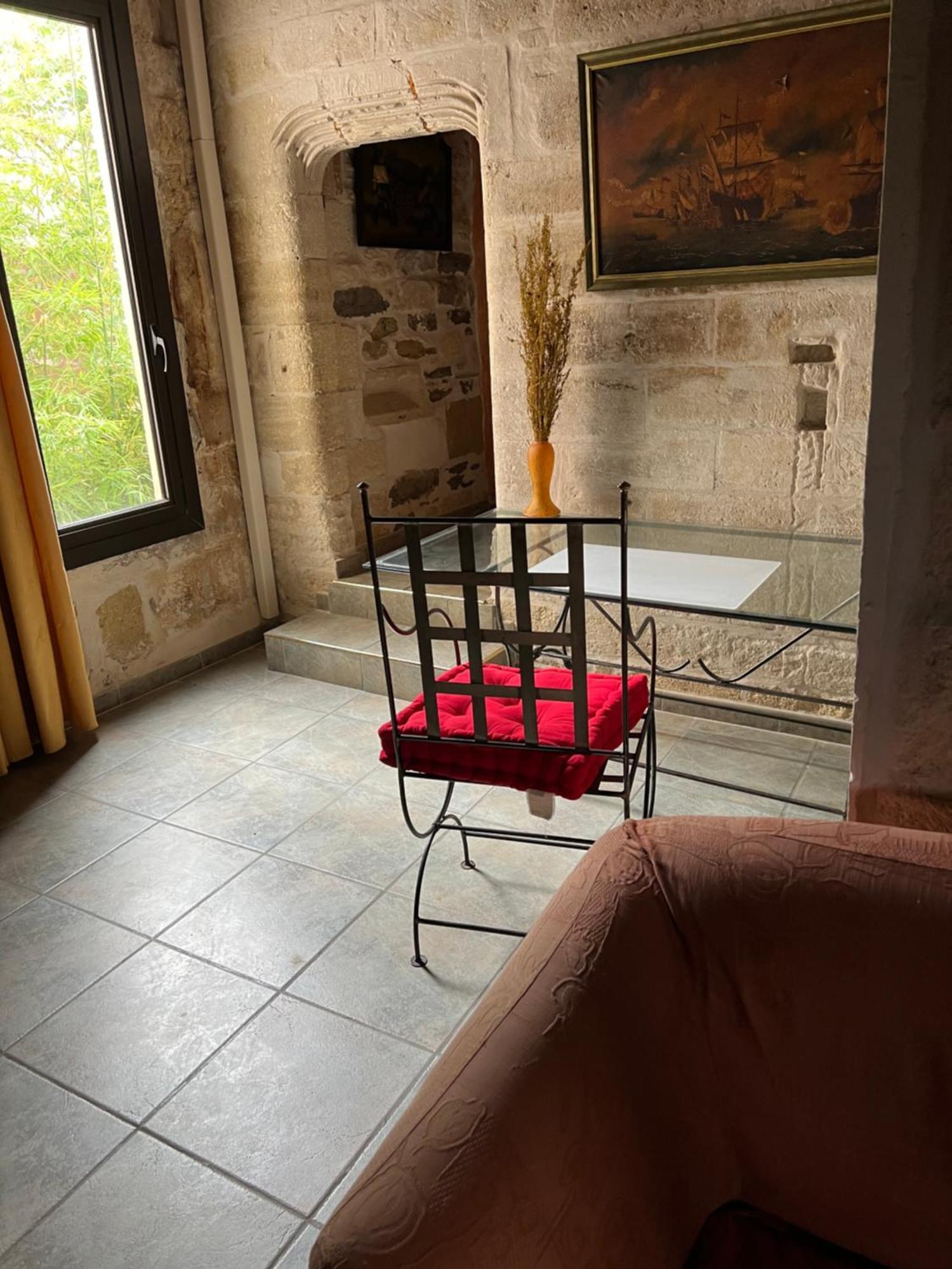 La Maison Sur La Place Aigues-Mortes Exteriör bild